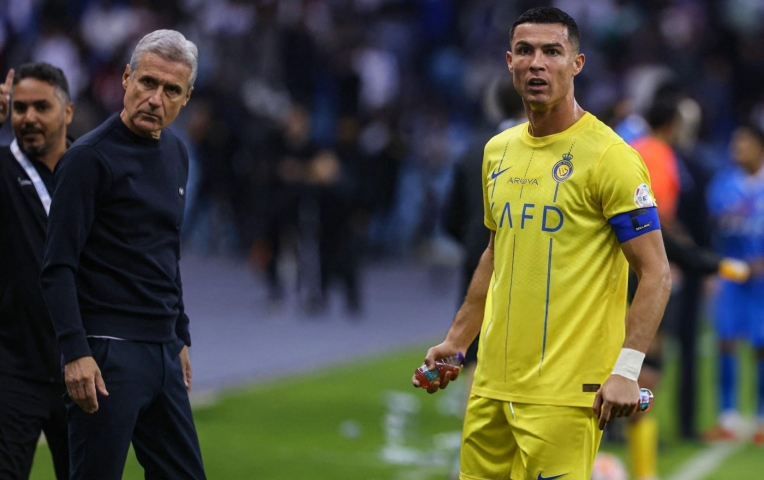 Thầy cũ Ronaldo nói thẳng nguyên nhân Al Nassr kém Al Hilal