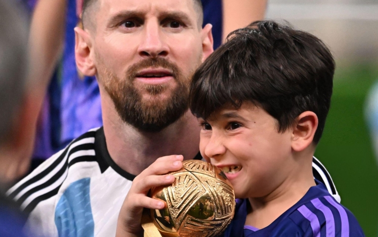 Con trai Messi có màn ăn mừng gây sốt