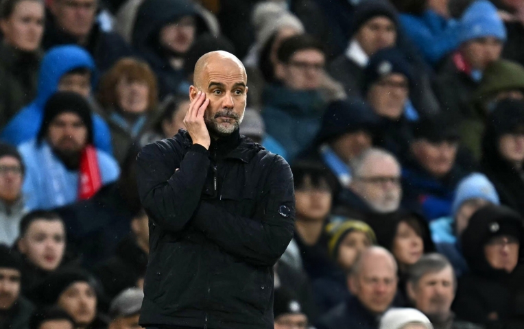 Pep Guardiola nhận đề nghị khủng rời Man City