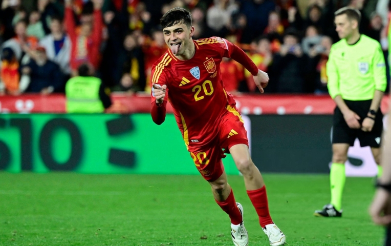 Đấu súng cân não, Tây Ban Nha vào bán kết Nations League