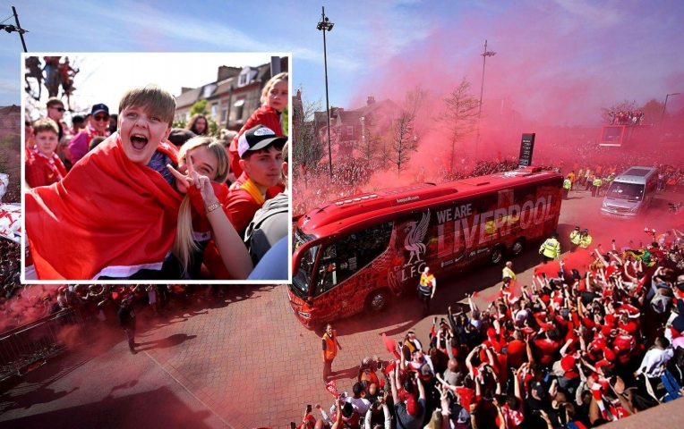 CĐV Liverpool 'trẩy hội' trước giờ vô địch Ngoại hạng Anh