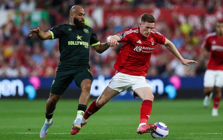 Thua Brentford, Nottingham 'hụt hơi' đua top 4 Ngoại hạng Anh