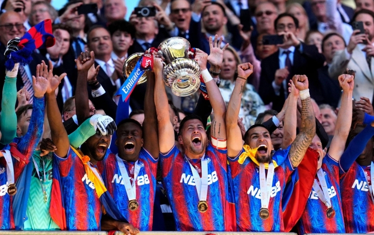 Hạ Man City, Crystal Palace tạo lịch sử sau 120 năm
