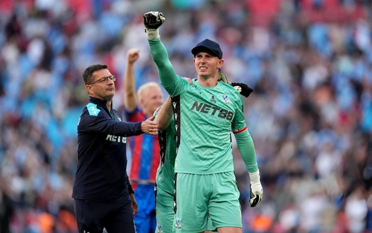 Cựu sao MU thăng hoa, một tay hạ Man City tại chung kết FA Cup
