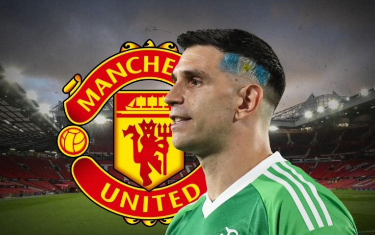 Emiliano Martinez được ba ông lớn theo đuổi, có cả MU