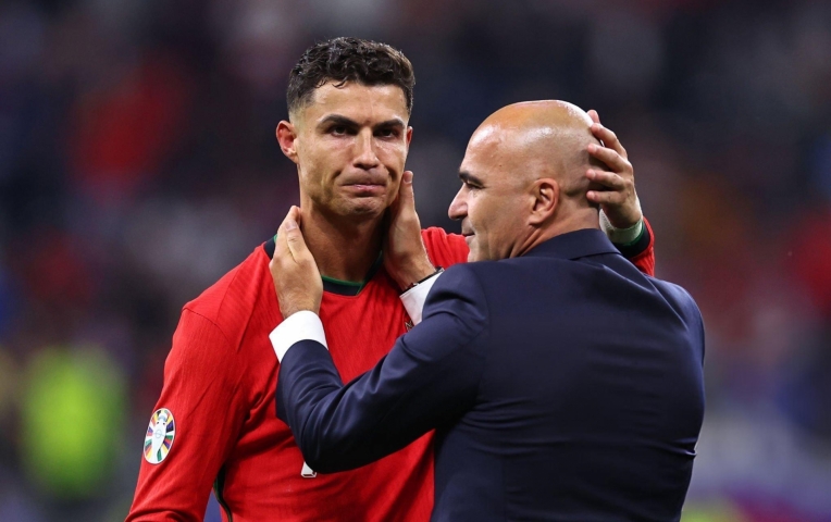 HLV Bồ Đào Nha nói thẳng khả năng ra sân của Ronaldo