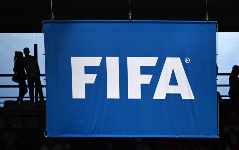 FIFA cấm chuyển nhượng hai đội bóng hàng đầu