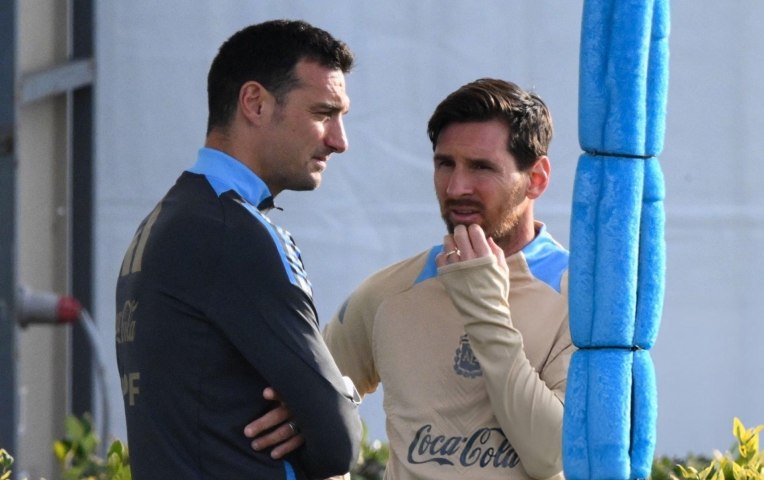 HLV tuyển Argentina đặt 'nghi vấn' về Messi