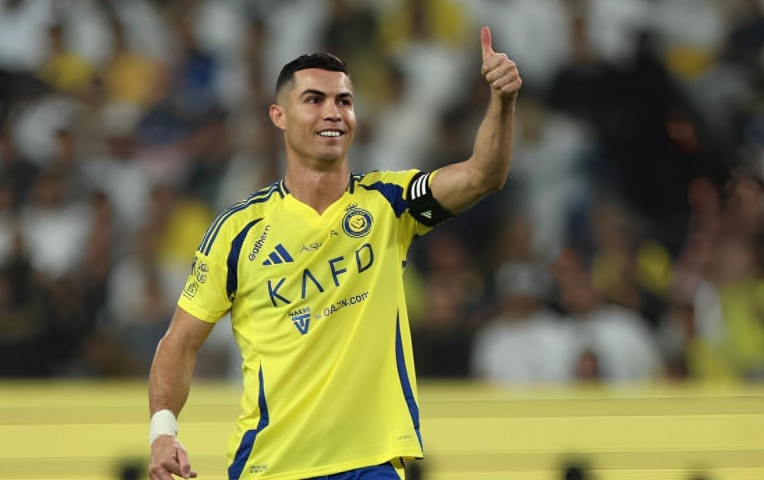 Ronaldo 'thu phục' tiền vệ xuất sắc bậc nhất về Al Nassr