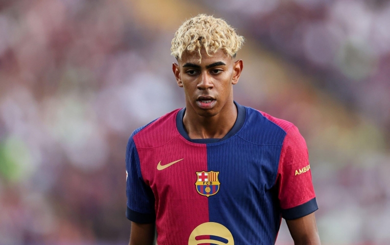 Phòng thay đồ Barca 'hỗn loạn' vì Yamal