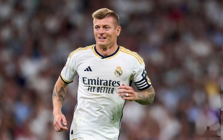 Toni Kroos chỉ thẳng người thay thế đẳng cấp tại Real Madrid
