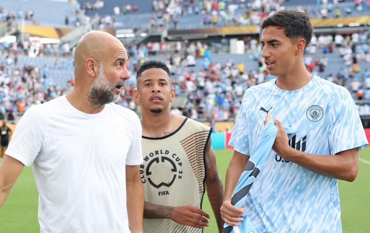 Bị Pep 'ghẻ lạnh', sao Man City đòi ra đi sau 4 lần ra sân