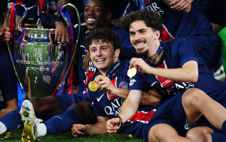 Ứng viên Quả bóng Vàng báo tin 'sét đánh' tới PSG