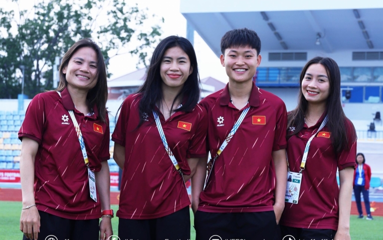 Dàn 'vợ quốc dân' gửi lời chúc tới U22 Việt Nam trước bán kết SEA Games
