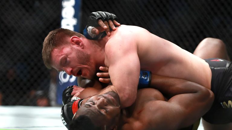 Tại UFC 220, Stipe Miocic đã thắng Francis Ngannou bằng tính điểm đồng thuận