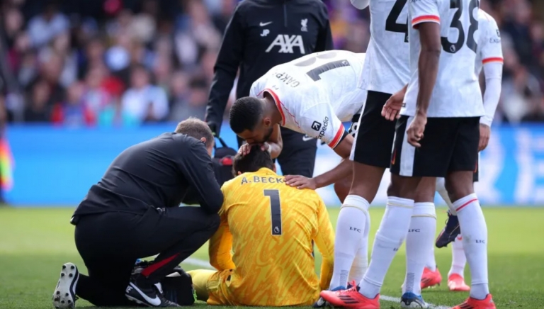 Liverpool nhận tin dữ từ Alisson Becker