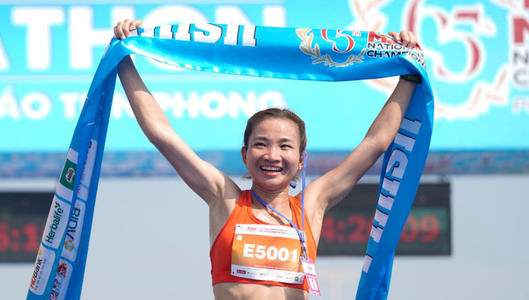 Nguyễn Thị Oanh giành HCV giải chạy Hong Kong, xô đổ thành tích SEA Games 32