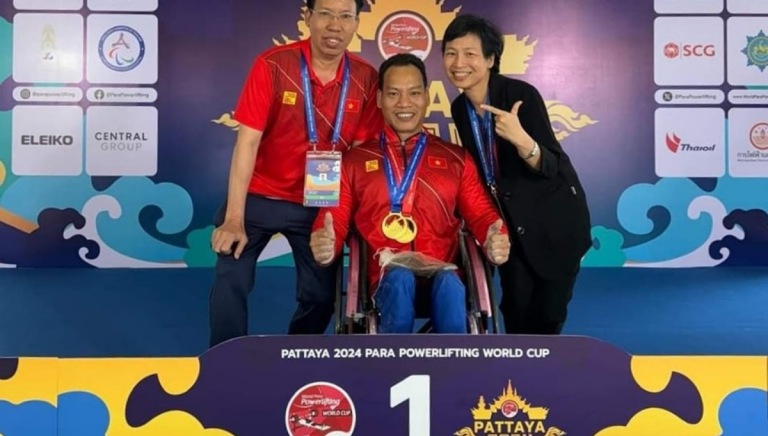Lực sĩ Lê Văn Công giành cú đúp HCV tại World Cup 2024