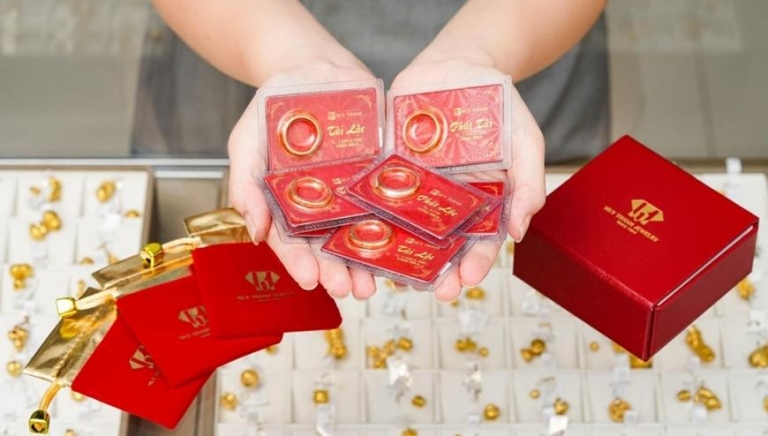 Giá vàng hôm nay trưa 1/5: SJC, DOJI có 'biến'