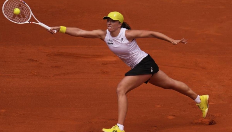 Swiatek thua 'muối mặt' tại bán kết Madrid Open