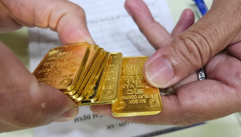 Giá vàng hôm nay trưa 4/8: Vàng trong nước giảm nhẹ