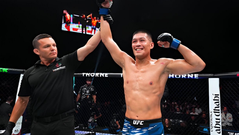 Võ sĩ gốc Việt khiến đối thủ biến dạng, lập kỉ lục UFC