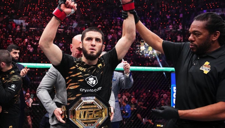 UFC 311: Makhachev thắng nhàn, Nurmagomedov thua trận đầu tiên trong sự nghiệp