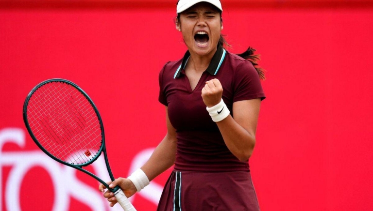Emma Raducanu lần đầu lên ngôi số 1 tennis Anh sau hai năm