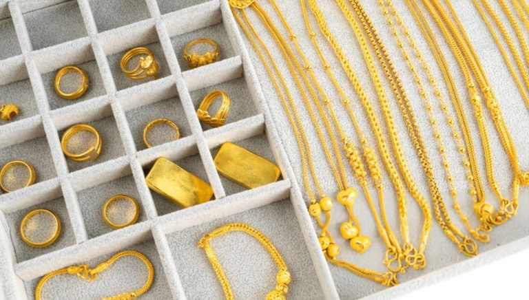 Giá vàng hôm nay trưa 8/8: Vàng trong nước lập đỉnh
