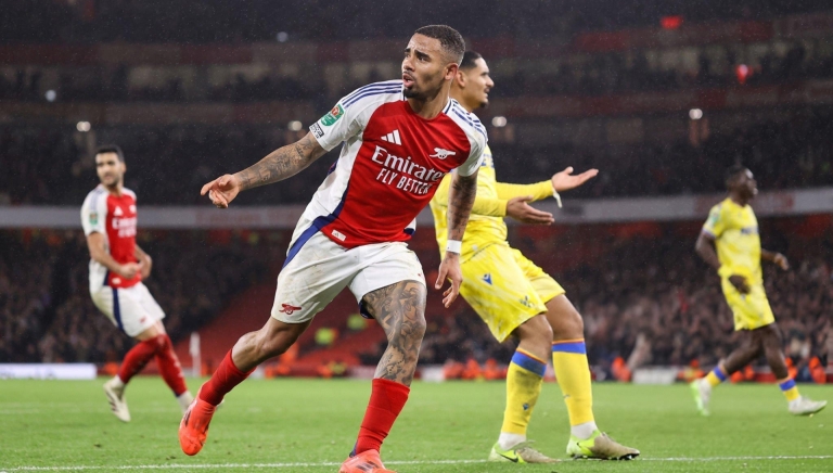 Gabriel Jesus lập hat-trick, Arsenal nhọc nhằn tiến vào bán kết Carabao Cup