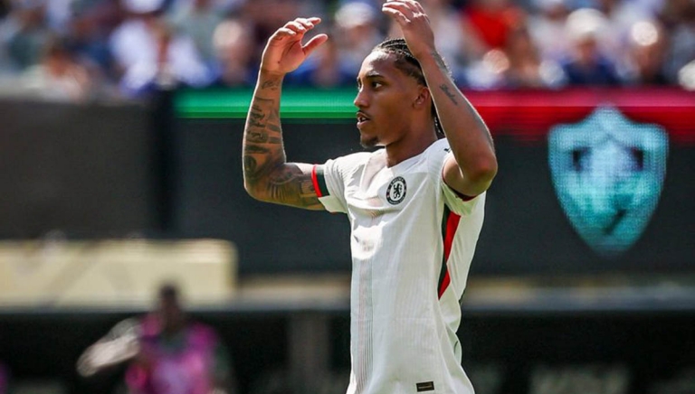 Sao Chelsea lấy tân binh Joao Pedro để dọa PSG