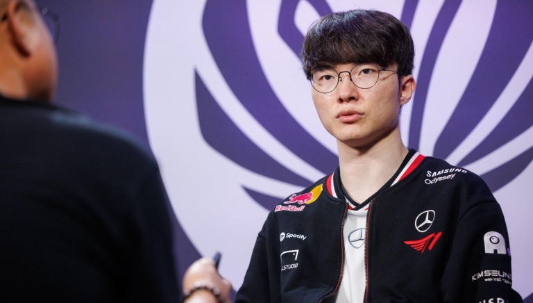 Faker tiết lộ hậu trường T1, bất ngờ khen học trò cũ Poby