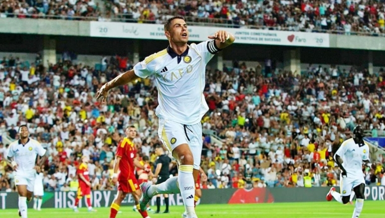 Ronaldo lập hat-trick, Al Nassr thắng dễ đội bóng Bồ Đào Nha