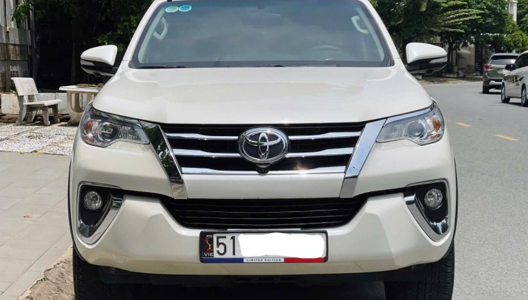 Bất ngờ với mức giá rao bán của Toyota Fortuner 2017 bản xăng nhập khẩu sau 7 năm sử dụng