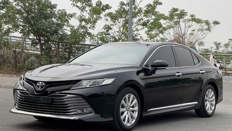 Toyota Camry 2020 rao bán ngang xe hạng C sau 4 năm lăn bánh