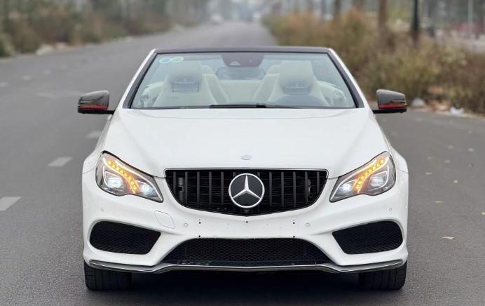 Mercedes-Benz E 400 AMG Cabriolet 2015: 'Xe chơi' hiếm hoi được rao bán với giá hấp dẫn