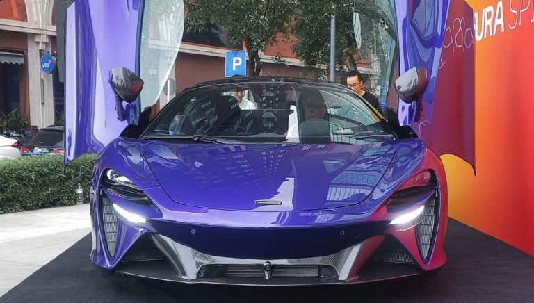 McLaren Artura Spider - Siêu phẩm mui trần 18 tỷ đồng gây chú ý tại Thành phố Hồ Chí Minh