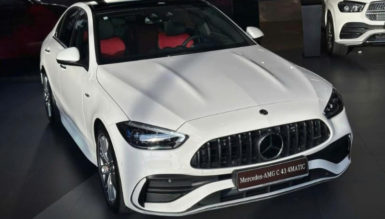 Mercedes-AMG C43 2025 điều chỉnh giá bán tại Việt Nam kèm bổ sung thêm trang bị