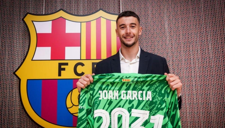 Gia nhập Barca, Joan Garcia lập tức trở thành tâm điểm tiêu cực