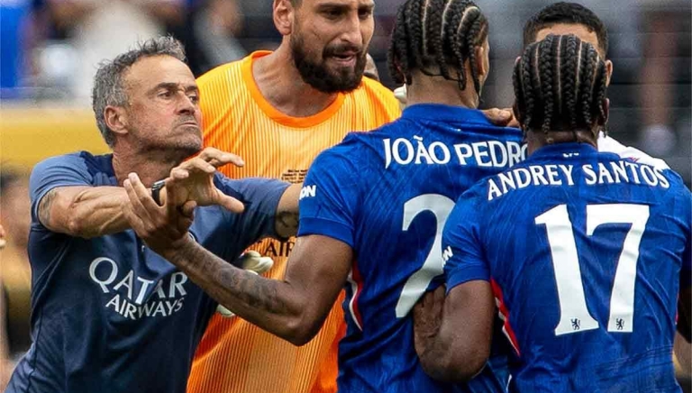 Luis Enrique nói gì sau pha bóp cổ Joao Pedro?