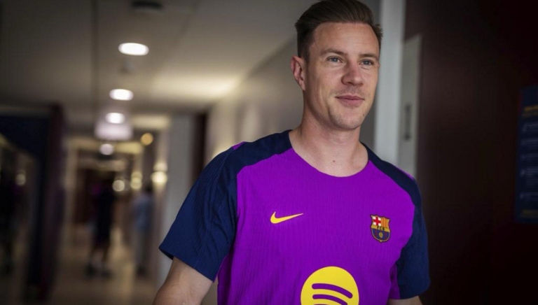 Ter Stegen được khuyên nên rời Barcelona