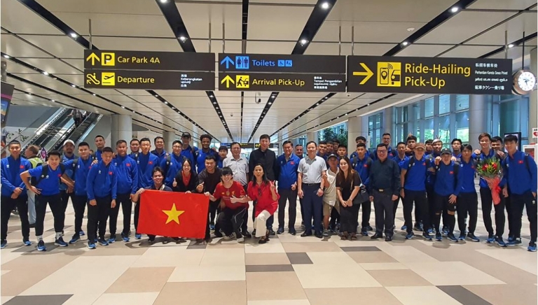 Tin tức AFF Cup 2024 mới nhất tối 23/12: ĐT Việt Nam cập bến Singapore, Xuân Son nói điều cực bất ngờ