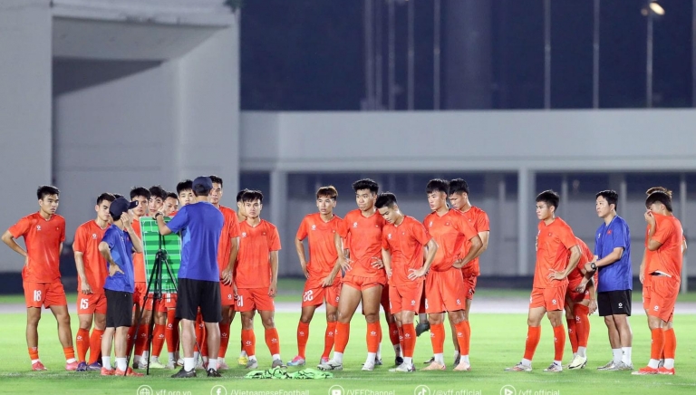 HLV Kim Sang Sik có quyết định bất ngờ sát ngày U23 Việt Nam thi đấu