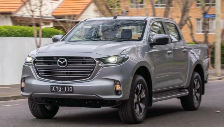 Bán tải Mazda BT-50 đang bán tại Việt Nam chuẩn bị ra mắt phiên bản nâng cấp