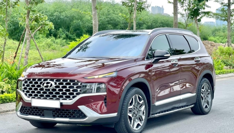 Sử dụng 2 năm, Hyundai Santa Fe 2022 được chủ nhân bán lại với giá khó tin