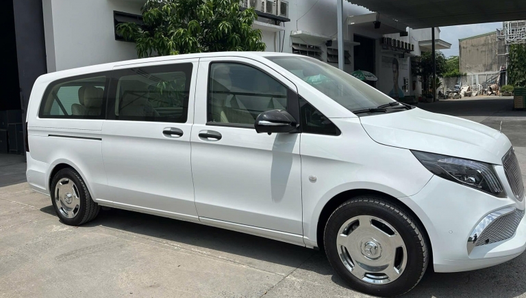 Chiêm ngưỡng Mercedes-Benz V-Class độ Maybach tại đại lý, giá cao nhất đến hơn 3,6 tỷ đồng