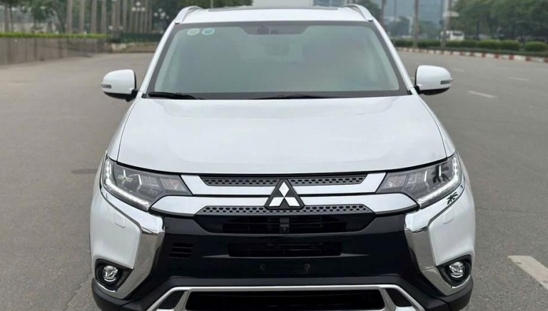 Bất ngờ giá bán lại của Mitsubishi Outlander 2020 sau 4 năm lăn bánh