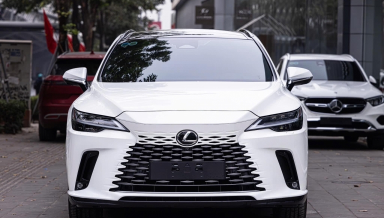 SUV hạng sang Lexus RX 350 2024 mới lăn bánh vỏn vẹn 900 km bán lại với giá thế nào?