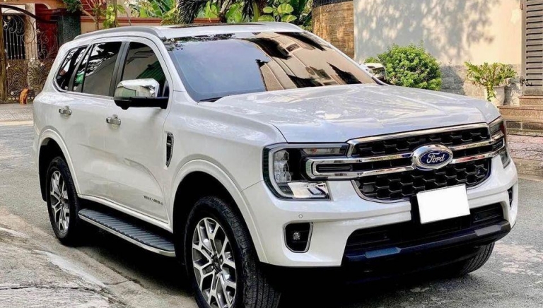 Lăn bánh 1 năm, SUV 7 chỗ Ford Everest 2023 đã lên sàn xe cũ với giá ngỡ ngàng