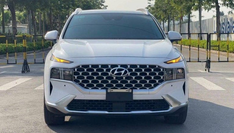 Bất ngờ mức khấu hao của Hyundai Santa Fe 2022 máy dầu sau 2 năm lăn bánh